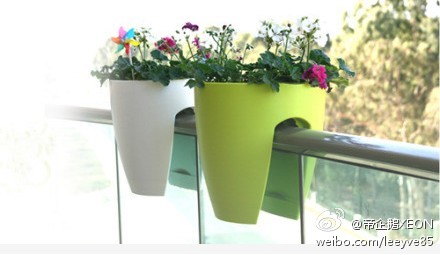 这款花盆，它的主要特色是可以把阳台或者室内的围栏利用起来，产品不会造成围栏生锈或.jpg