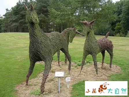 世界十大最经典草雕作品