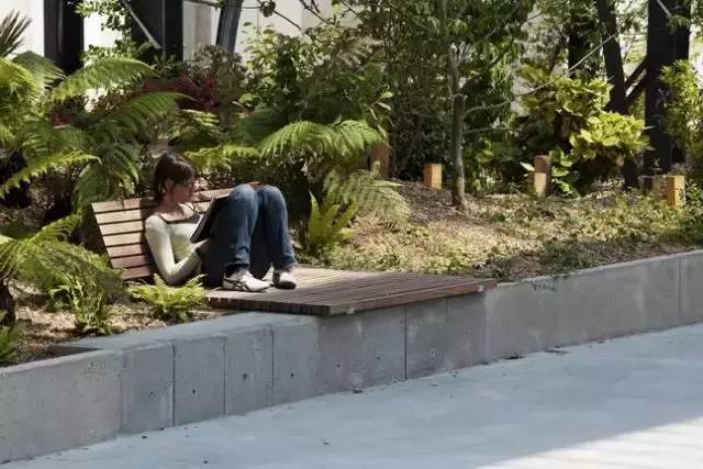 这样的景观凳设计，才是为人民服务呀~