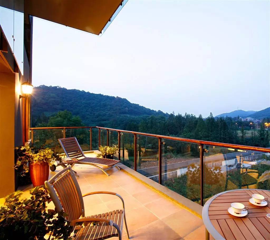 阳台变身温馨小花房