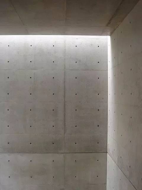 安藤忠雄的水泥美学
