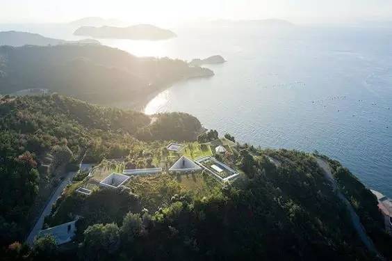 安藤忠雄的水泥美学