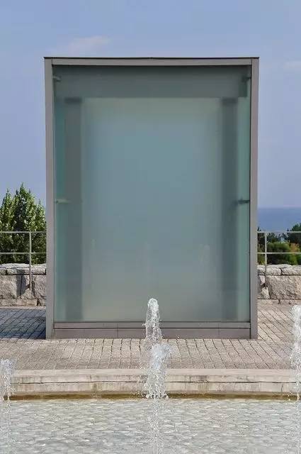 安藤忠雄的水泥美学