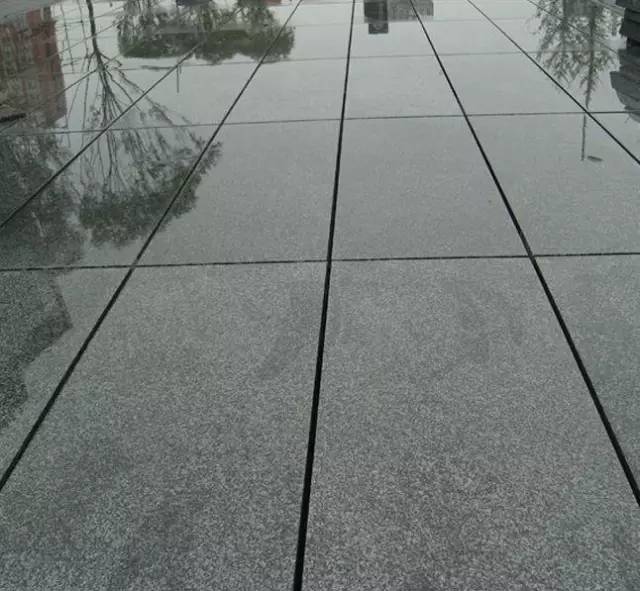 水景静水面的做法-----石材架空“万能支撑器”