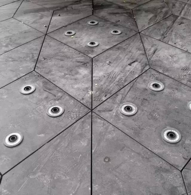 水景静水面的做法-----石材架空“万能支撑器”