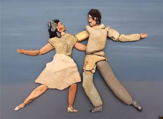 不用再买颜料了，随手捡块石头就能画画